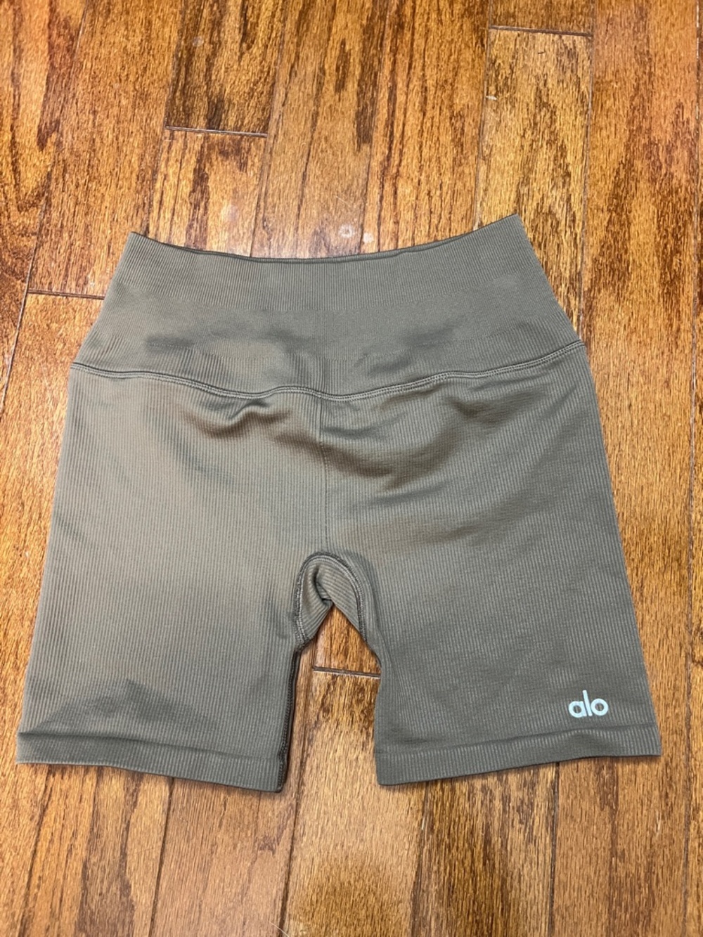 Alo Yoga 5" Seamless Ribbed Favorite Short taupe brown XS-S